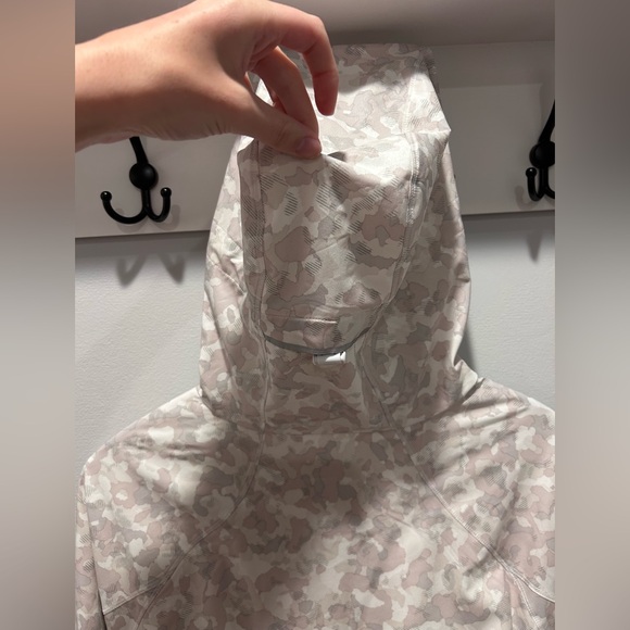 Athleta Camo RUNNING FREE REFLECTIVE JACKET Pink White M EUC - Picture 8 of 15